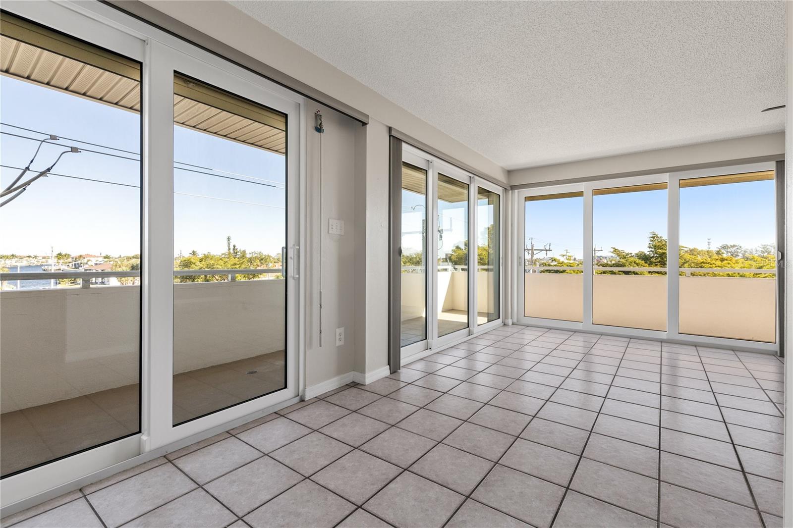 Image 18 of 50 For 4803 Sunset Court 304