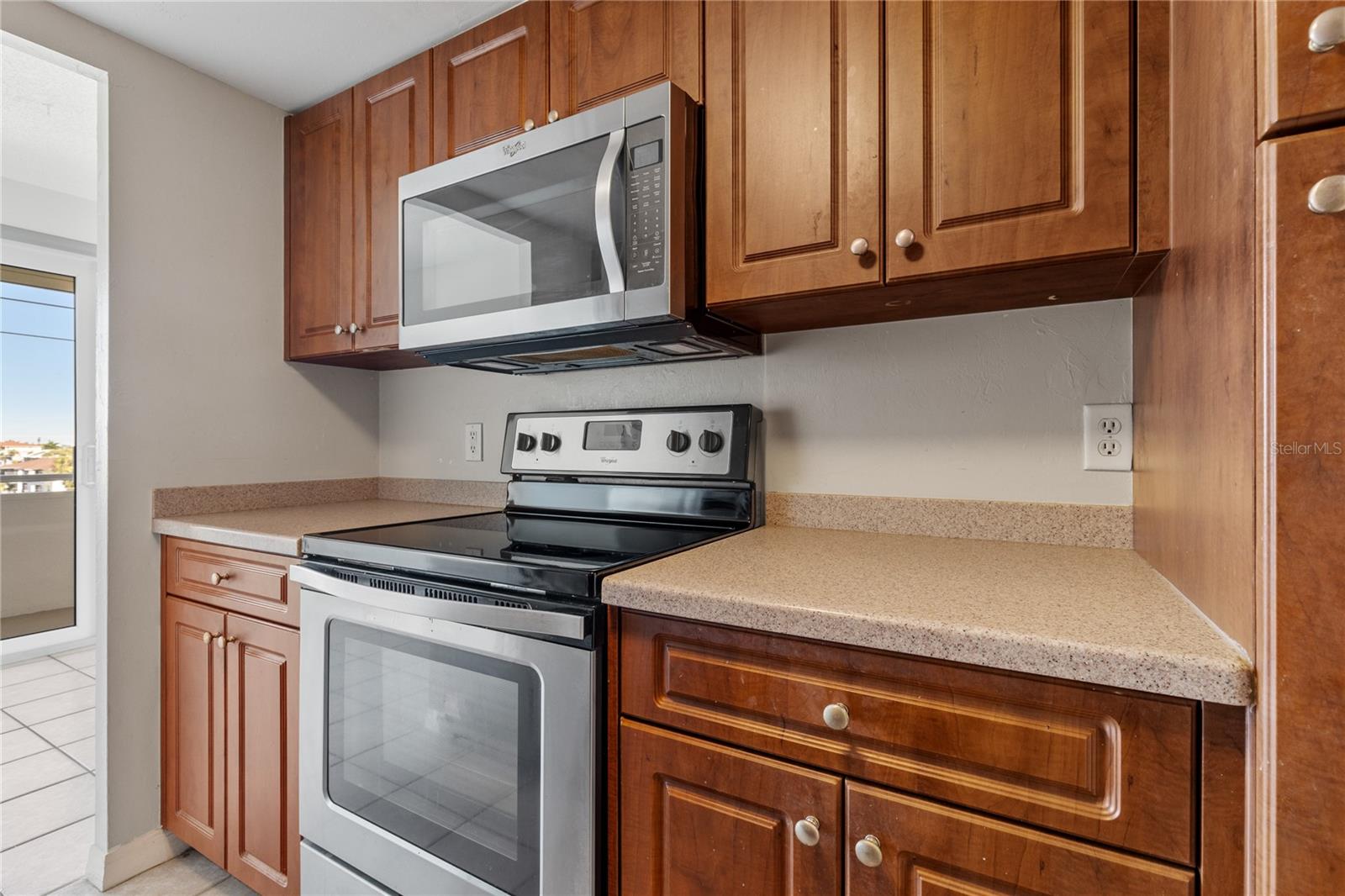 Image 19 of 50 For 4803 Sunset Court 304