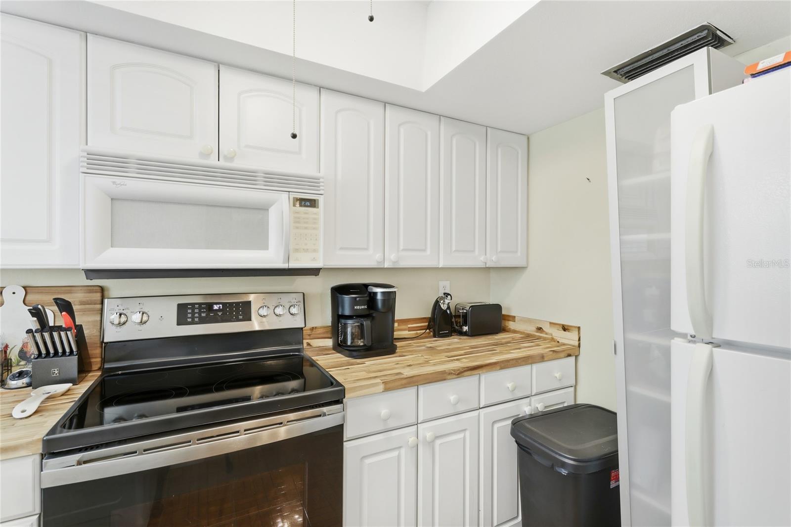 Image 10 of 25 For 6067 Arlene Way 5