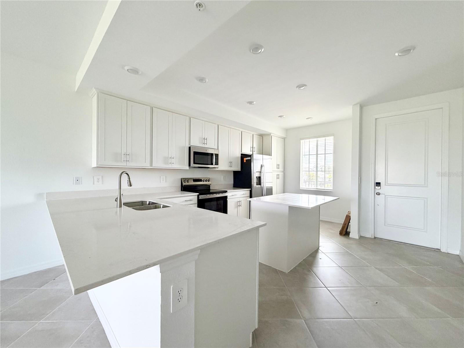 Image 3 of 11 For 12320 Wellen Golf Street 205