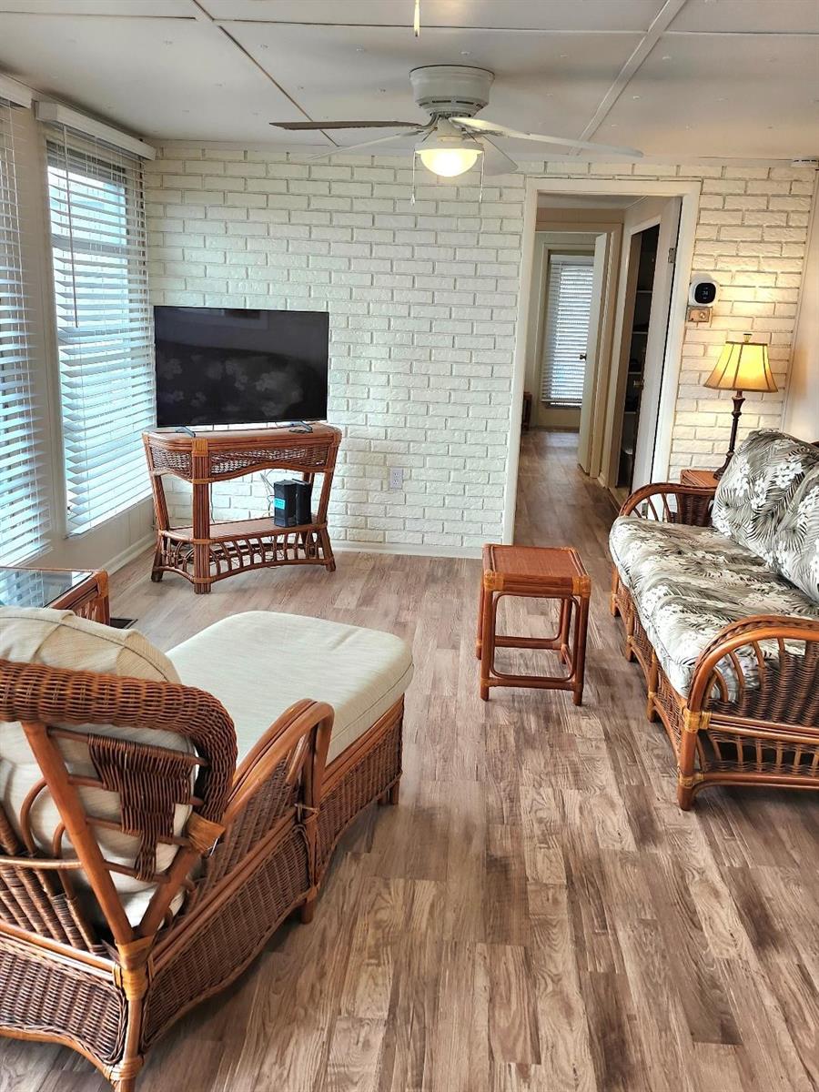 Image 12 of 70 For 6522 Massachusetts Street