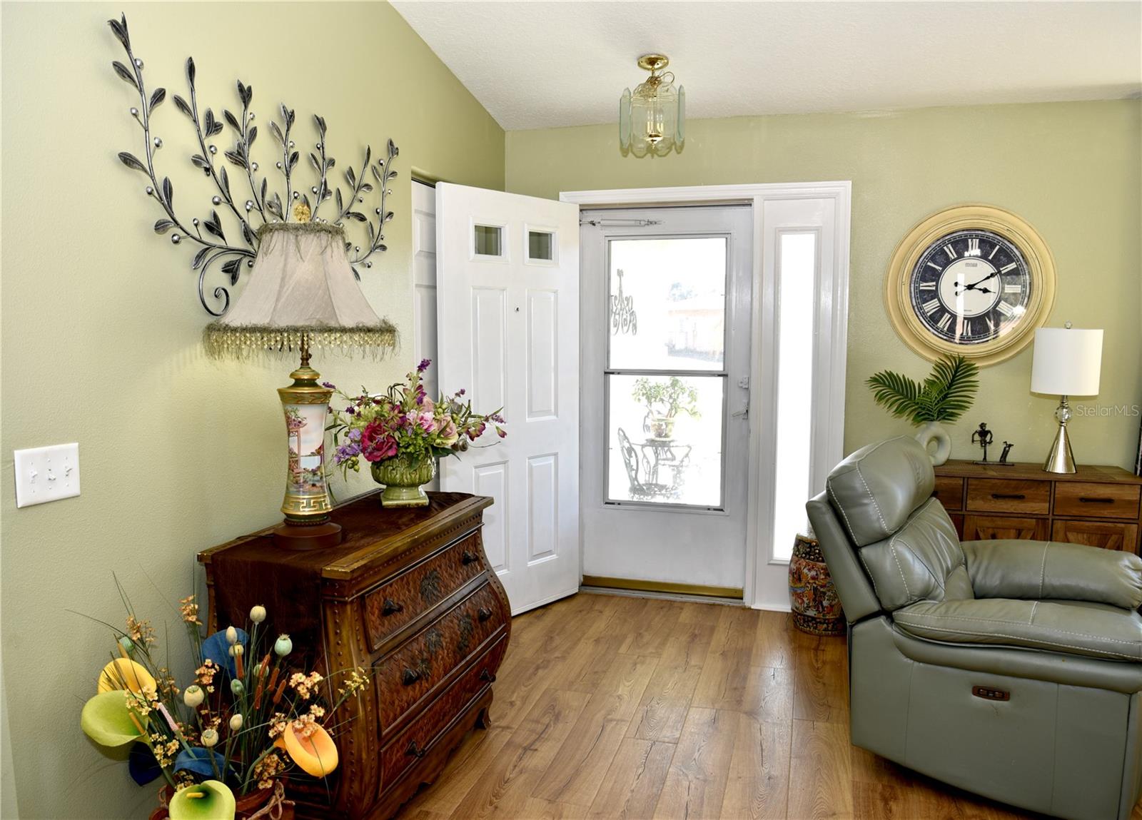 Image 10 of 50 For 10447 62nd Court