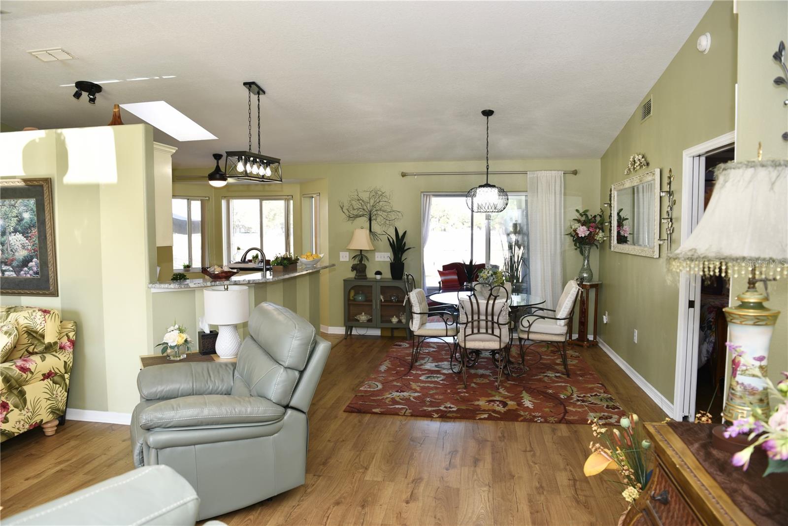 Image 11 of 50 For 10447 62nd Court