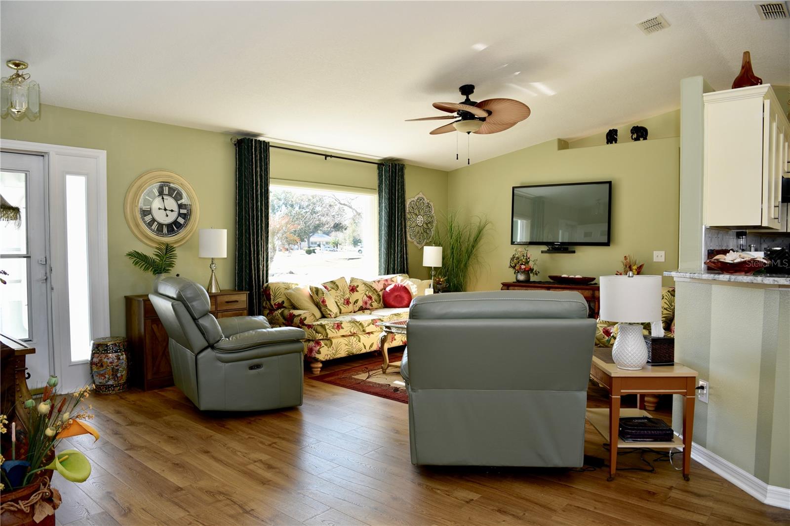 Image 12 of 50 For 10447 62nd Court