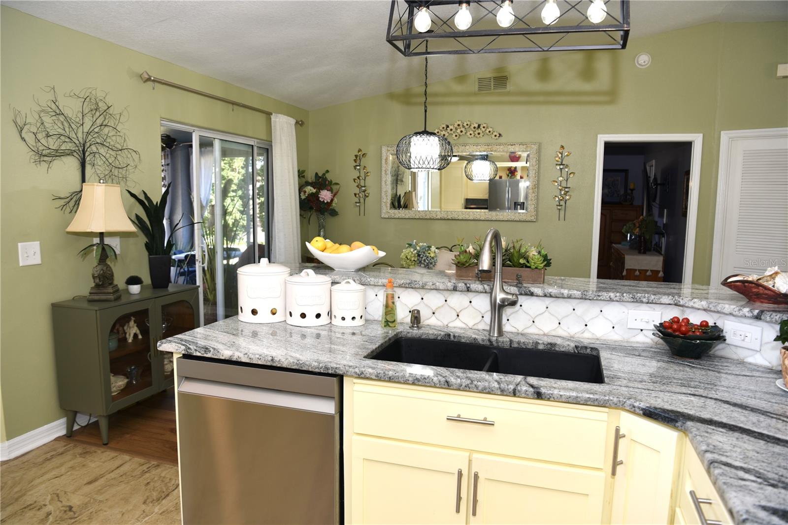 Image 15 of 50 For 10447 62nd Court