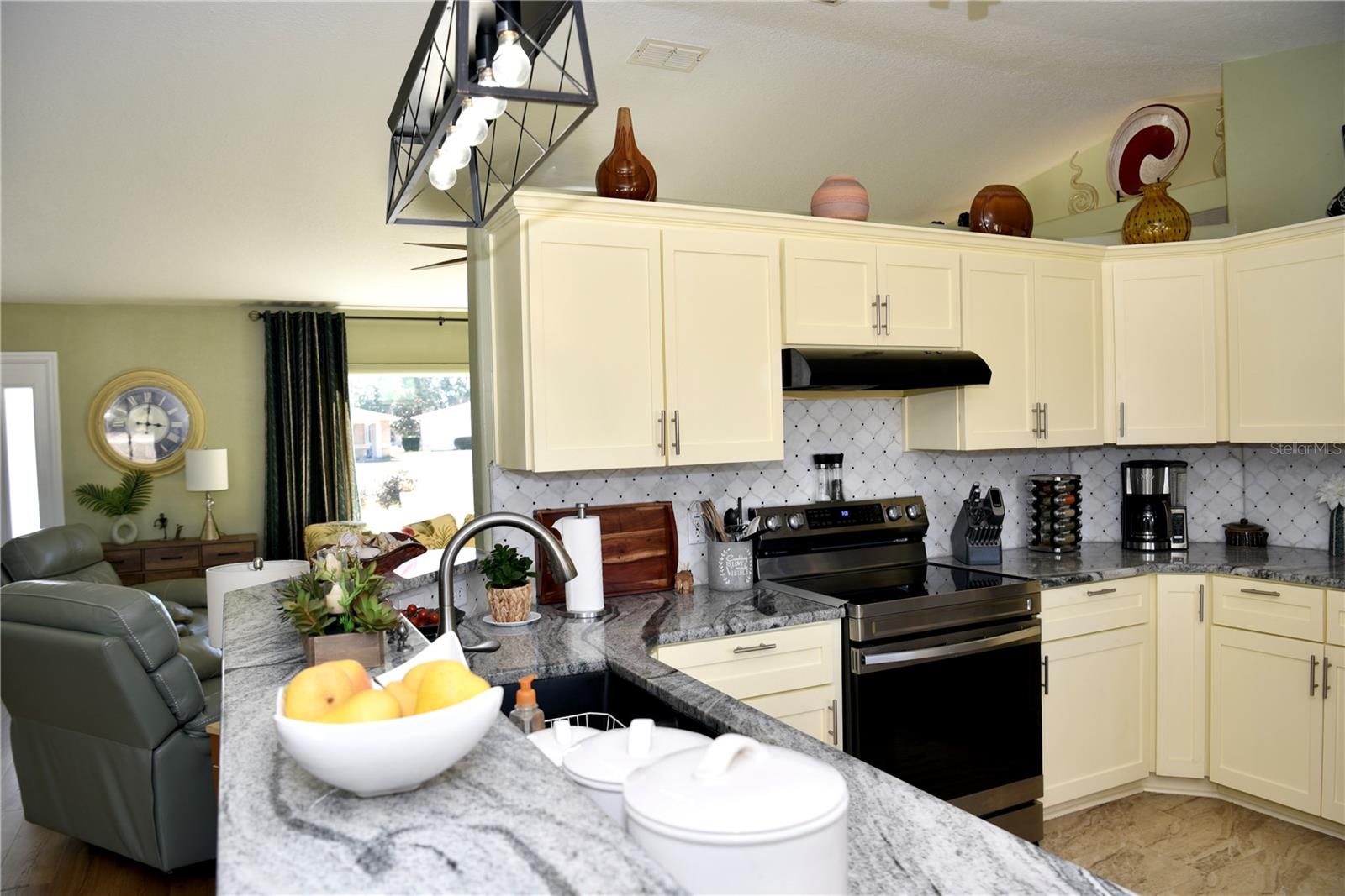 Image 16 of 50 For 10447 62nd Court