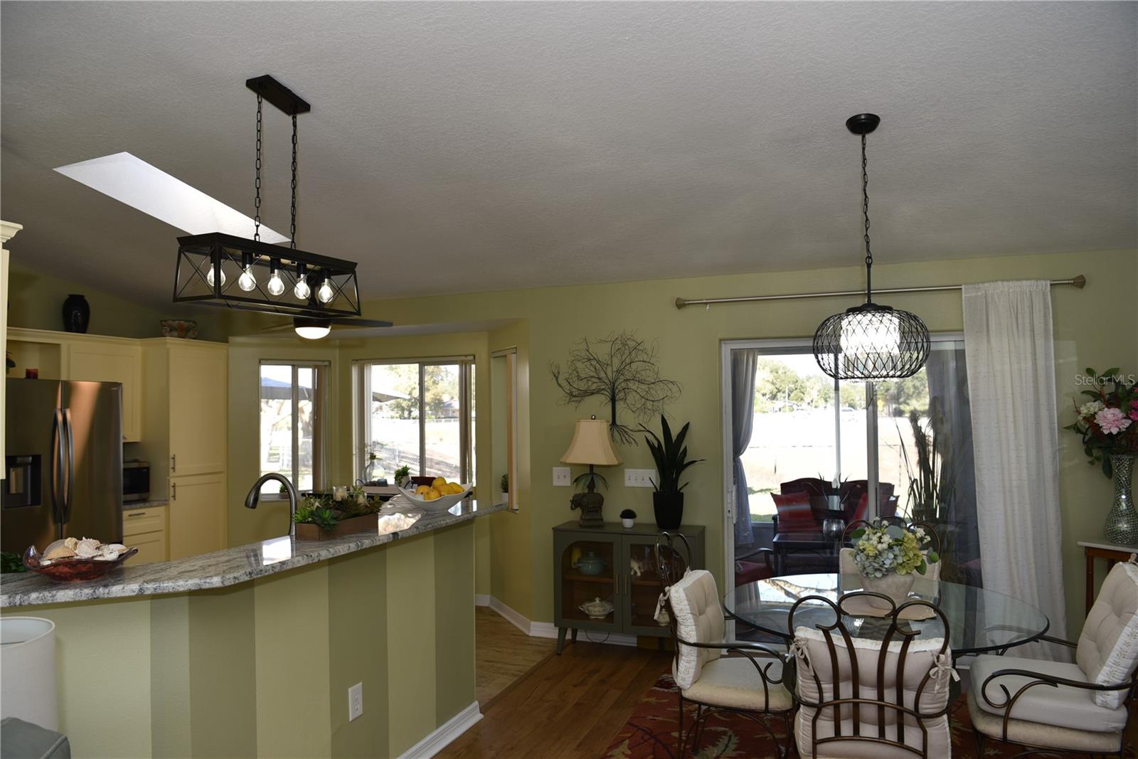 Image 17 of 50 For 10447 62nd Court