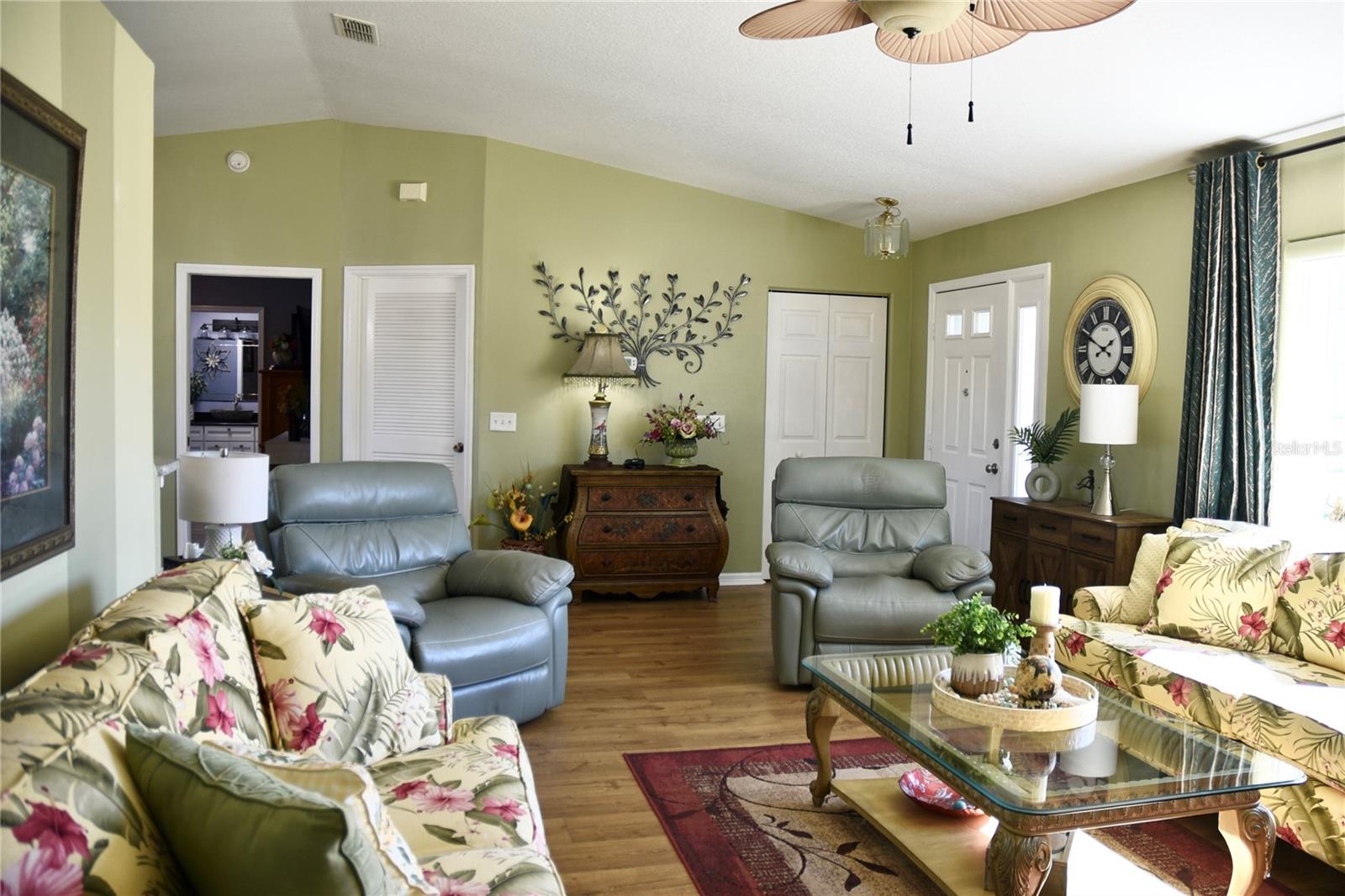 Image 22 of 50 For 10447 62nd Court