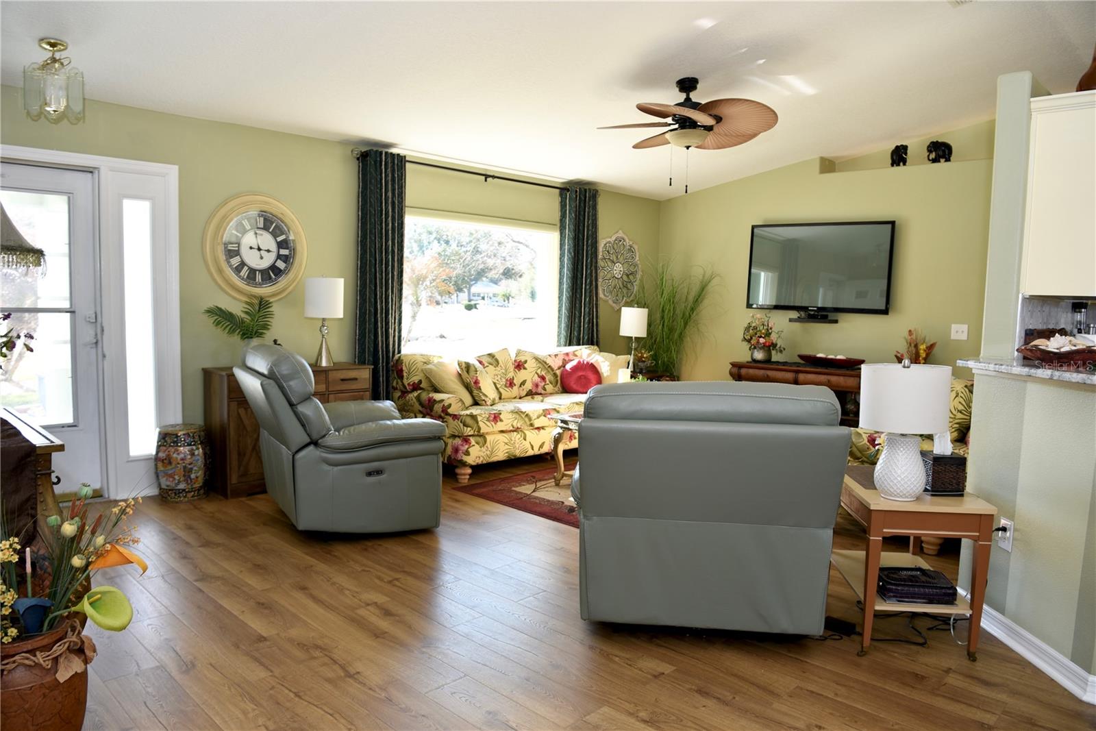 Image 23 of 50 For 10447 62nd Court