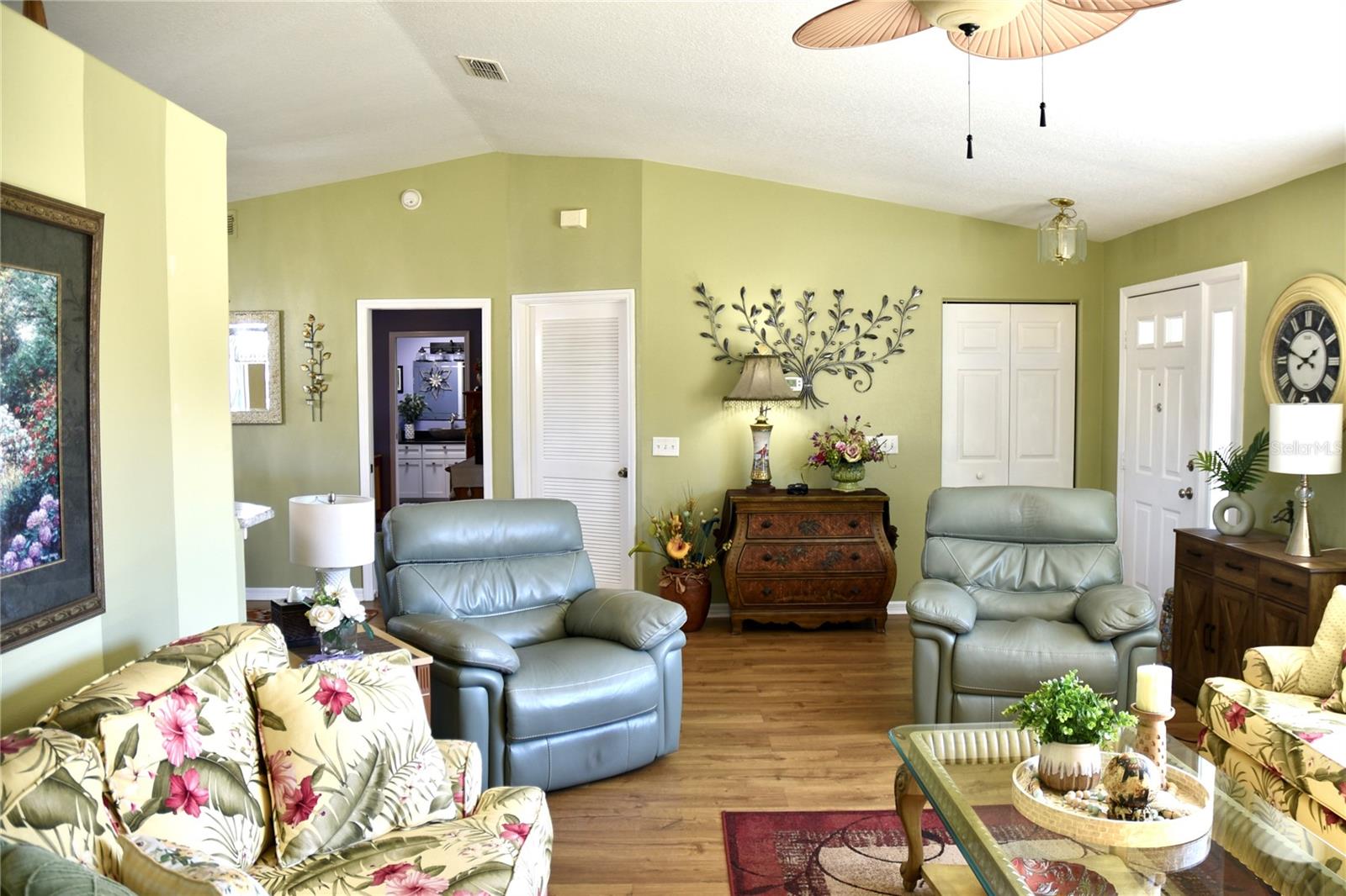 Image 24 of 50 For 10447 62nd Court