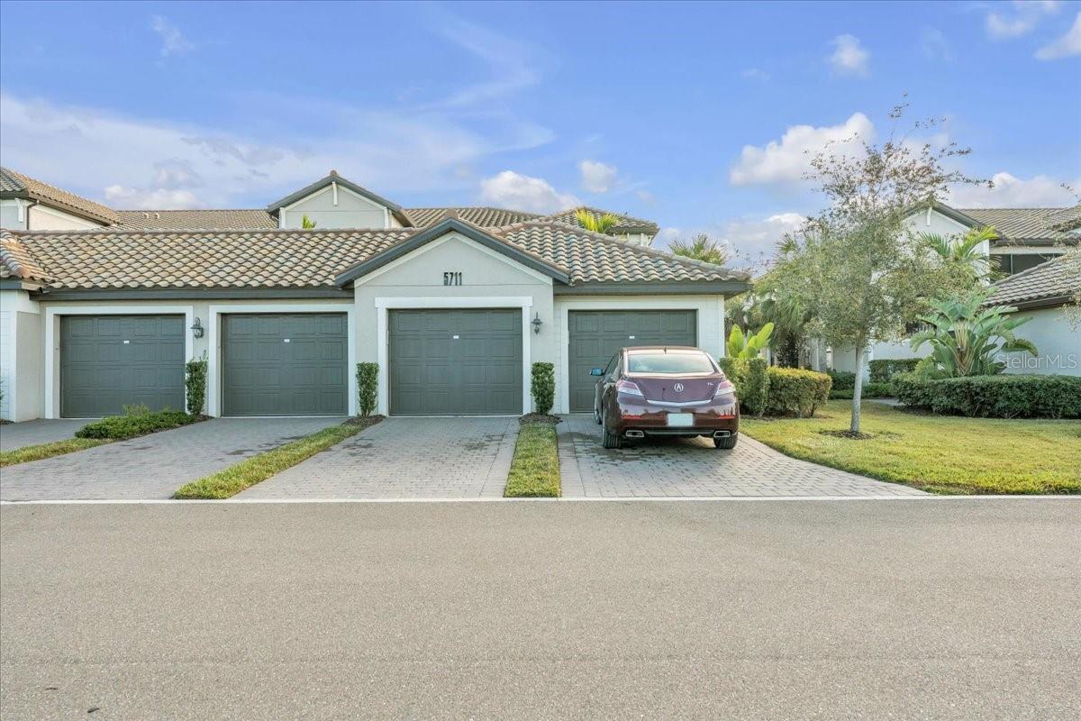 Image 31 of 74 For 5711 Palmer Circle 206