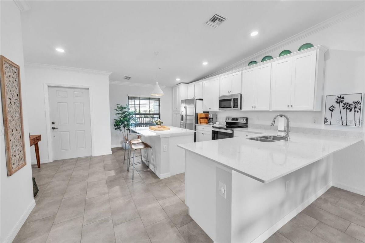 Image 6 of 74 For 5711 Palmer Circle 206