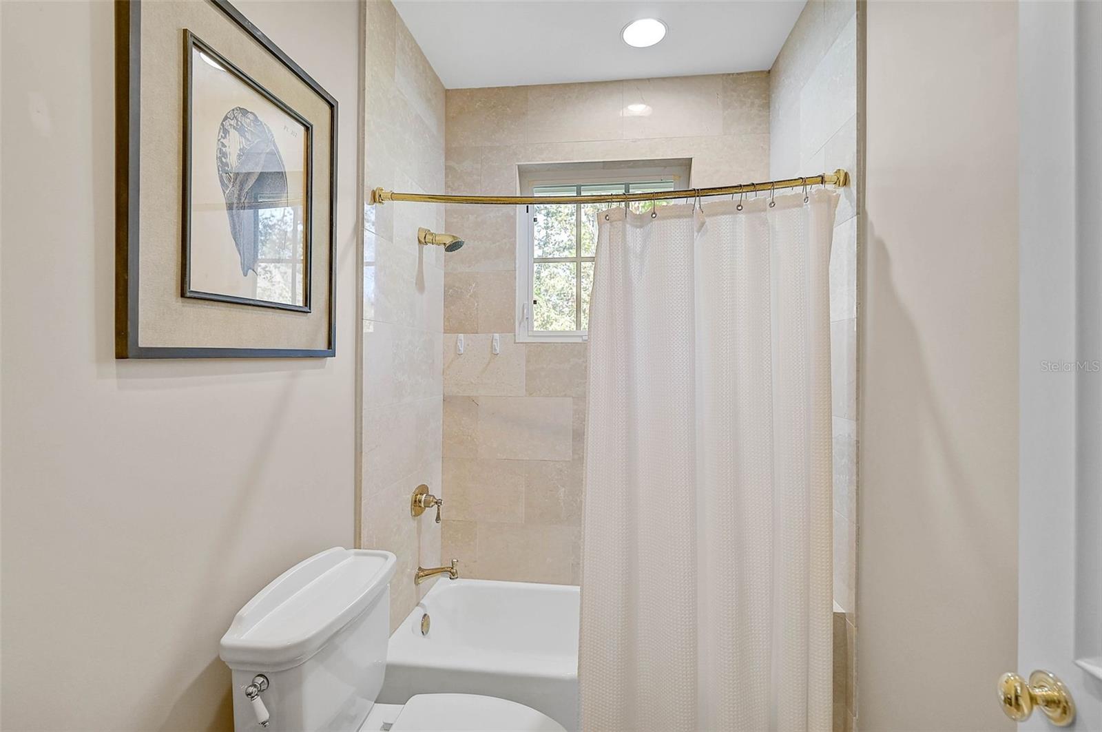 Image 33 of 73 For 662 Fernwalk Lane