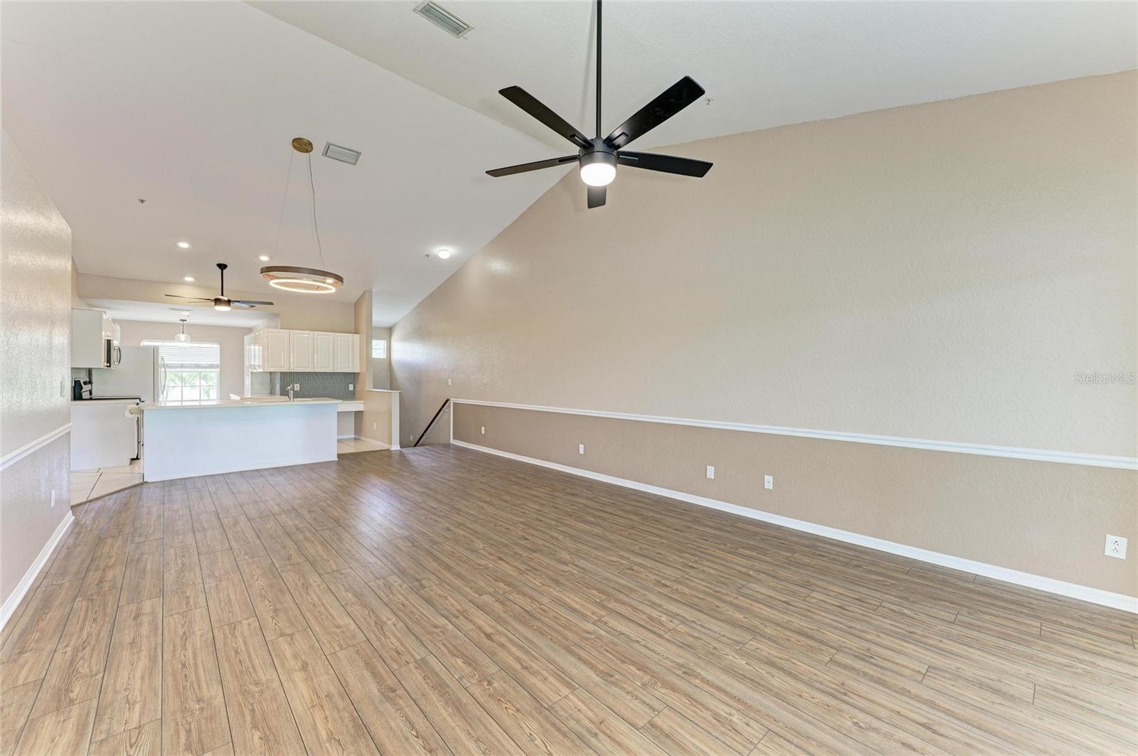 Image 11 of 42 For 6618 Pineview Terrace 6618