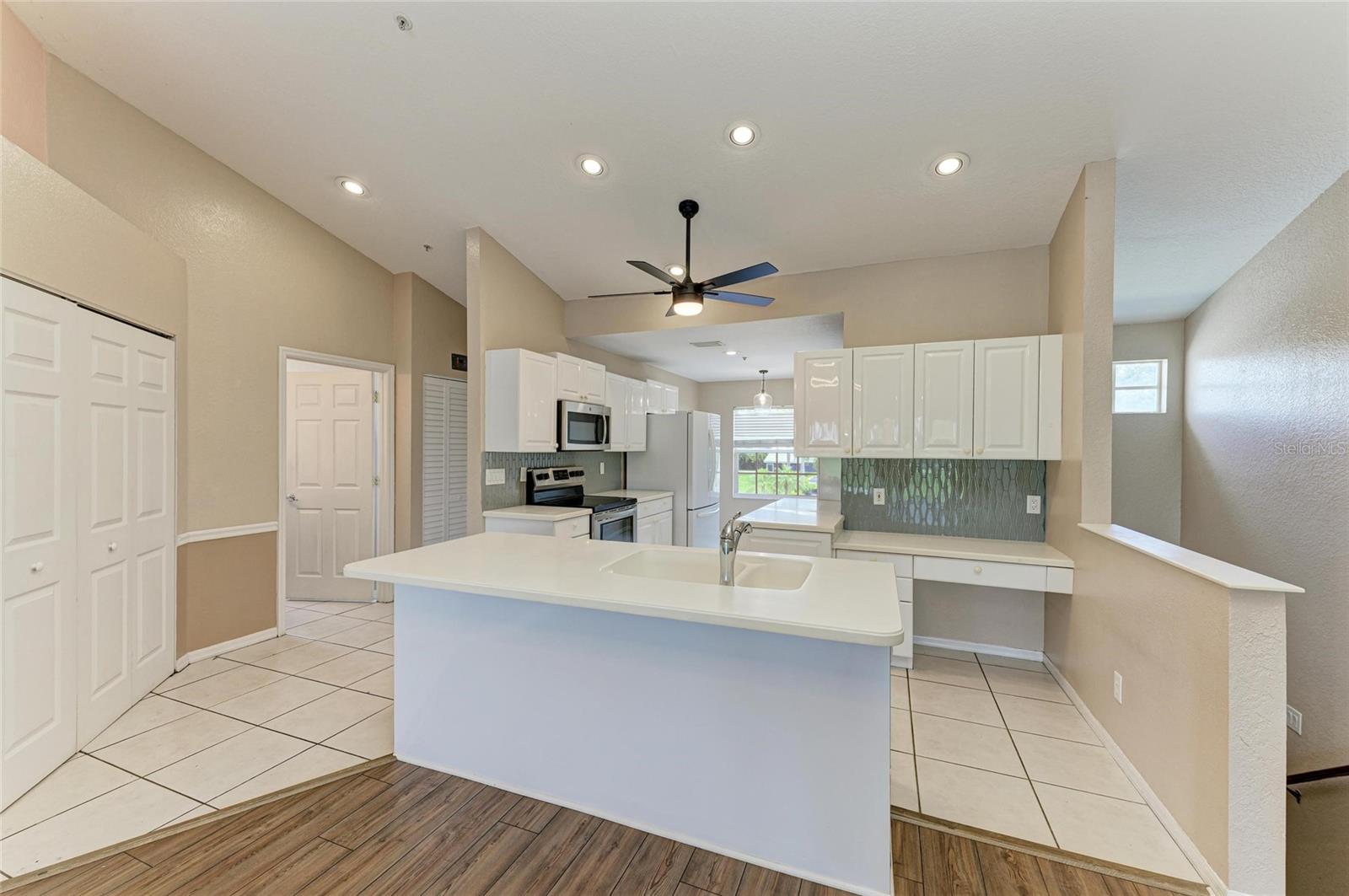 Image 12 of 42 For 6618 Pineview Terrace 6618