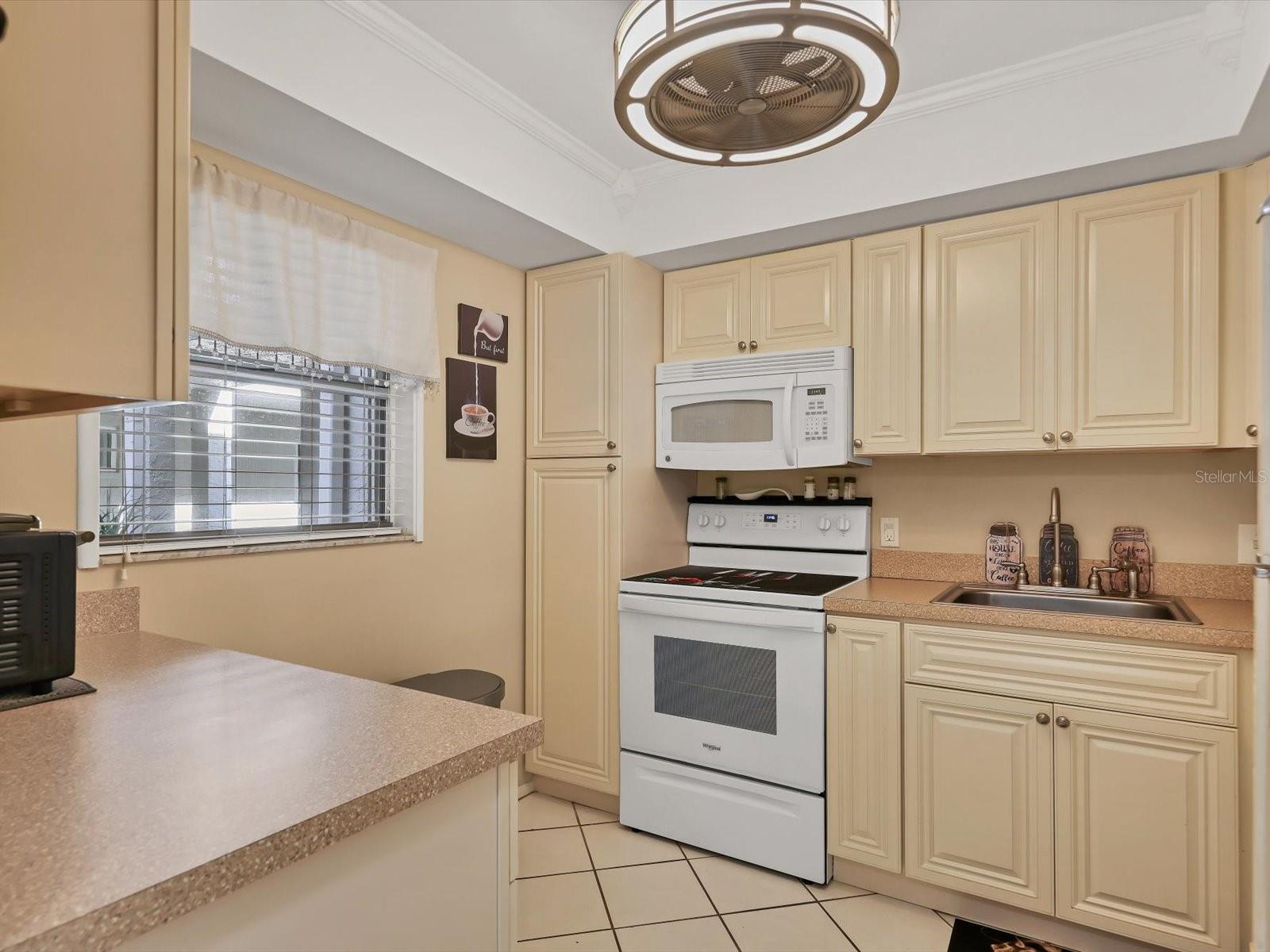 Image 15 of 47 For 1330 Glen Oaks Drive E 174d