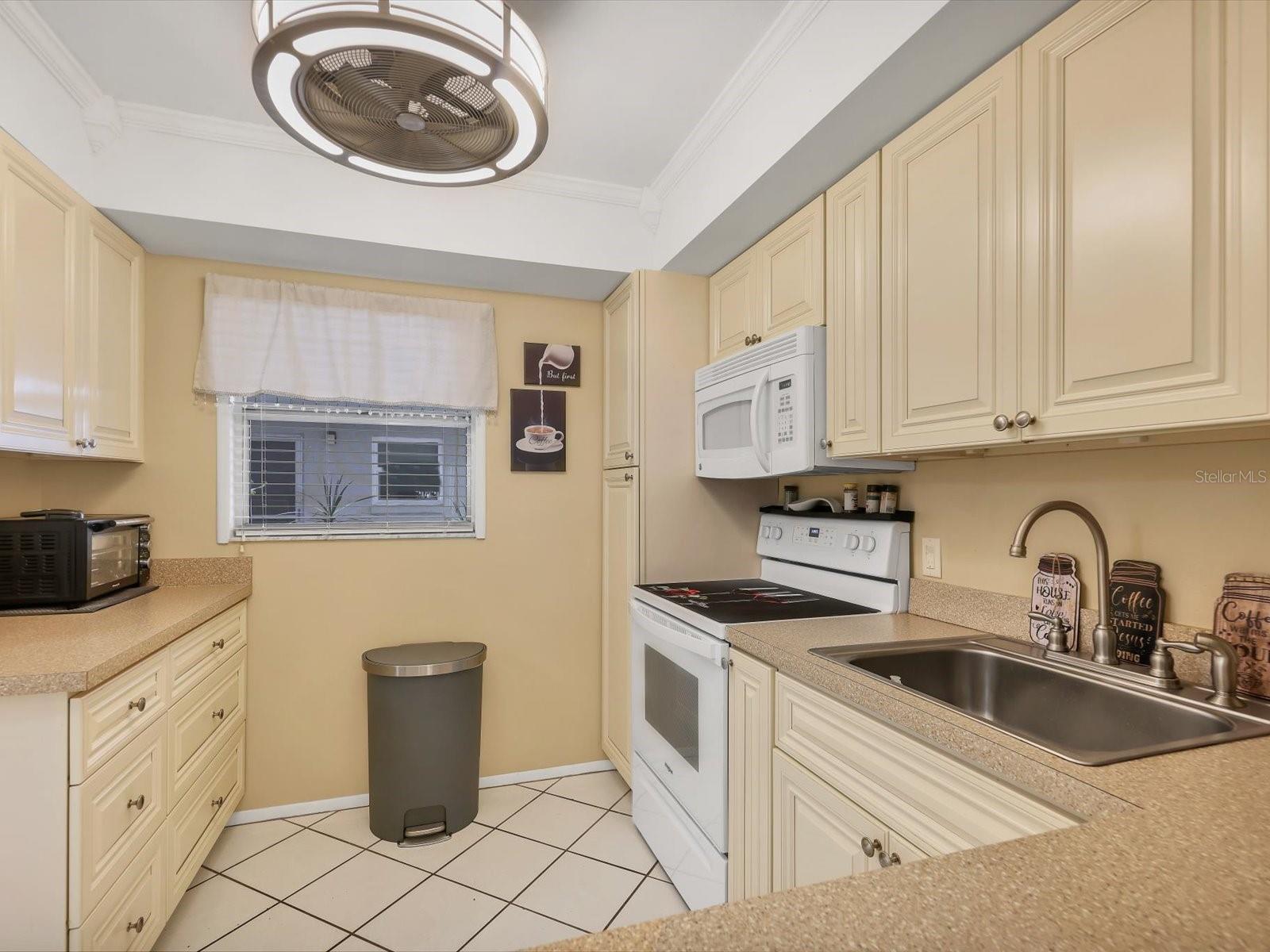 Image 17 of 47 For 1330 Glen Oaks Drive E 174d