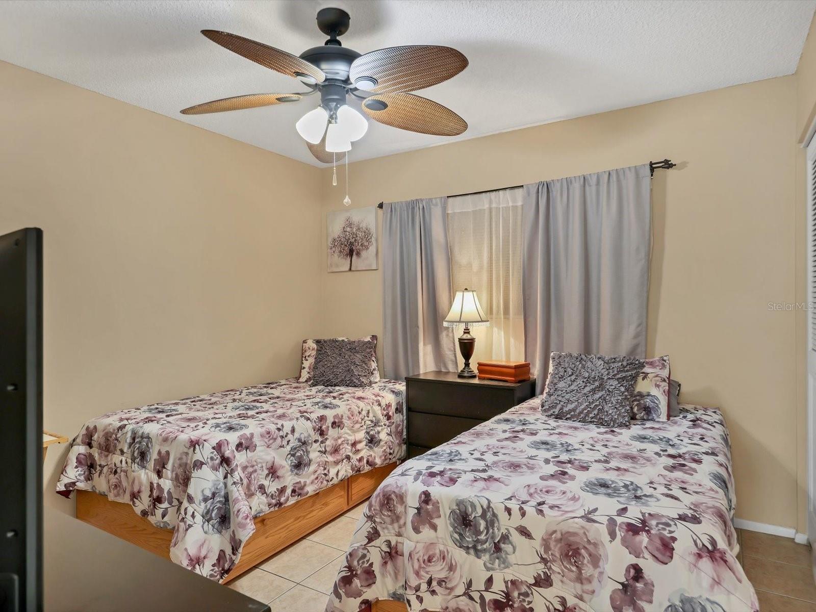 Image 22 of 47 For 1330 Glen Oaks Drive E 174d