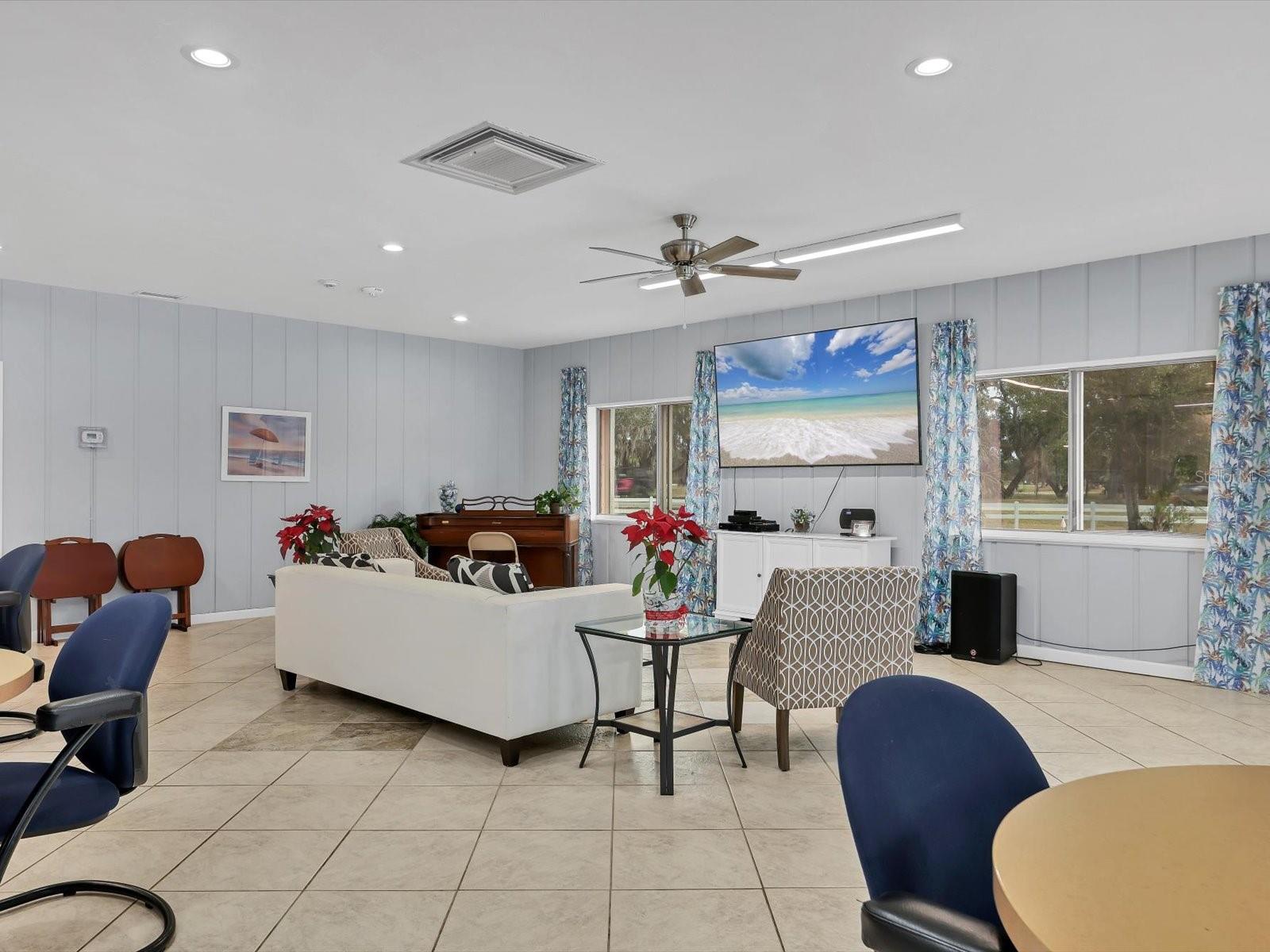 Image 28 of 47 For 1330 Glen Oaks Drive E 174d