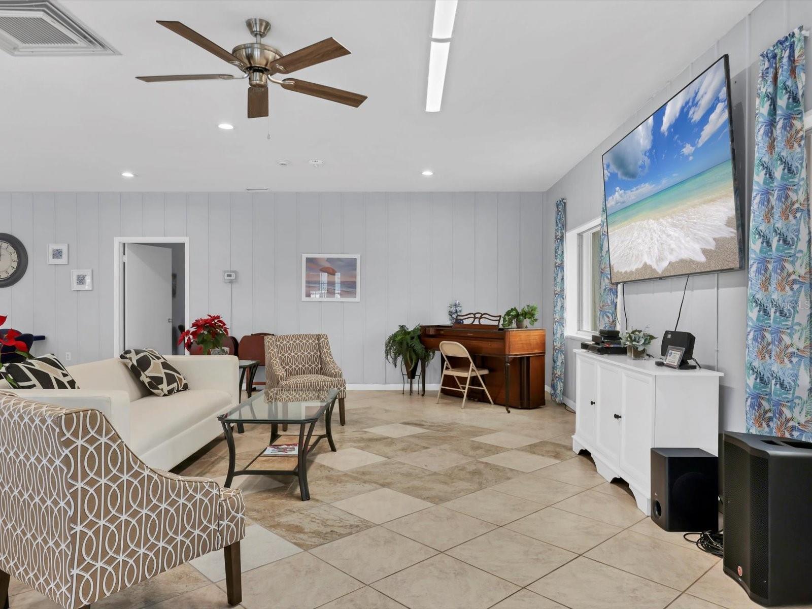 Image 29 of 47 For 1330 Glen Oaks Drive E 174d