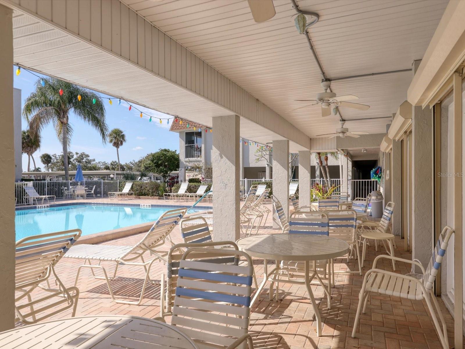 Image 37 of 47 For 1330 Glen Oaks Drive E 174d