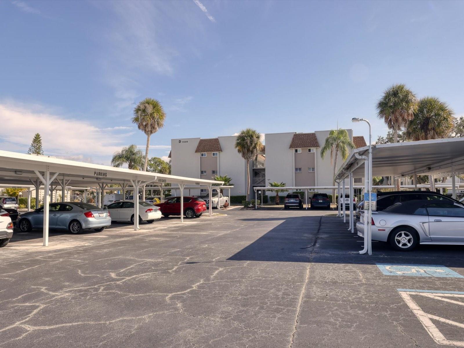 Image 4 of 47 For 1330 Glen Oaks Drive E 174d