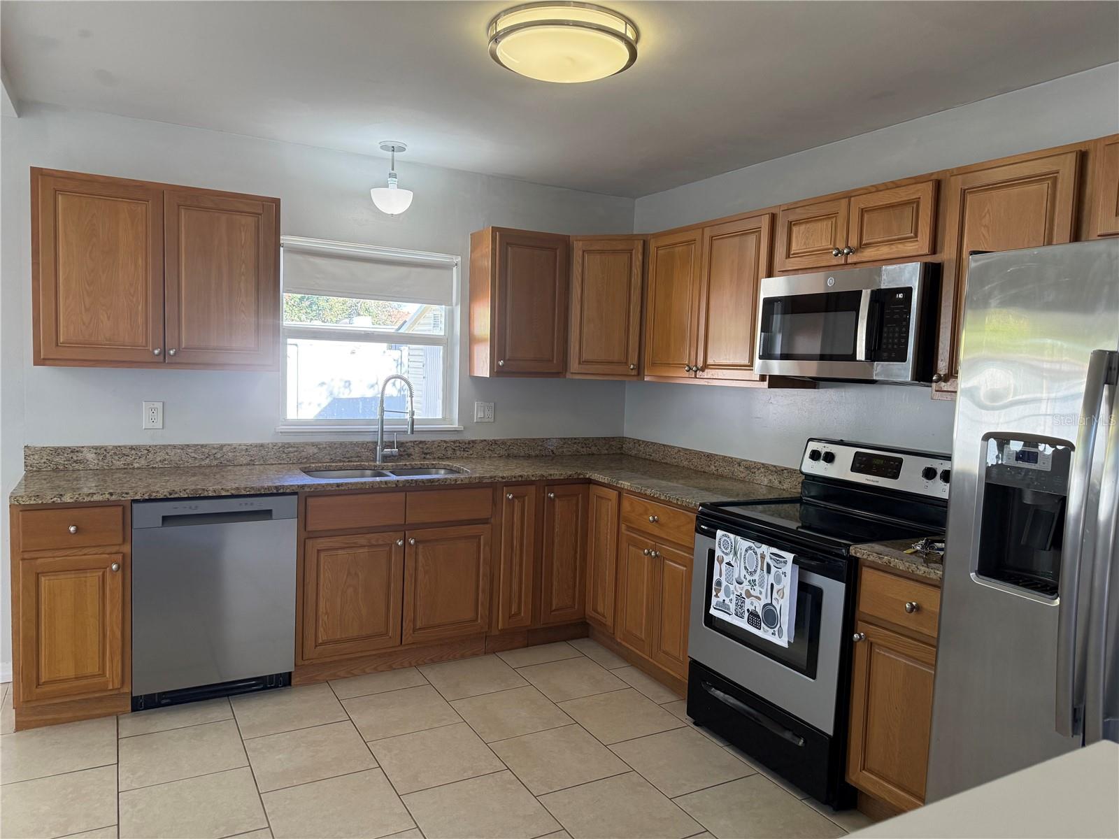 Image 5 of 14 For 4310 7th Avenue W