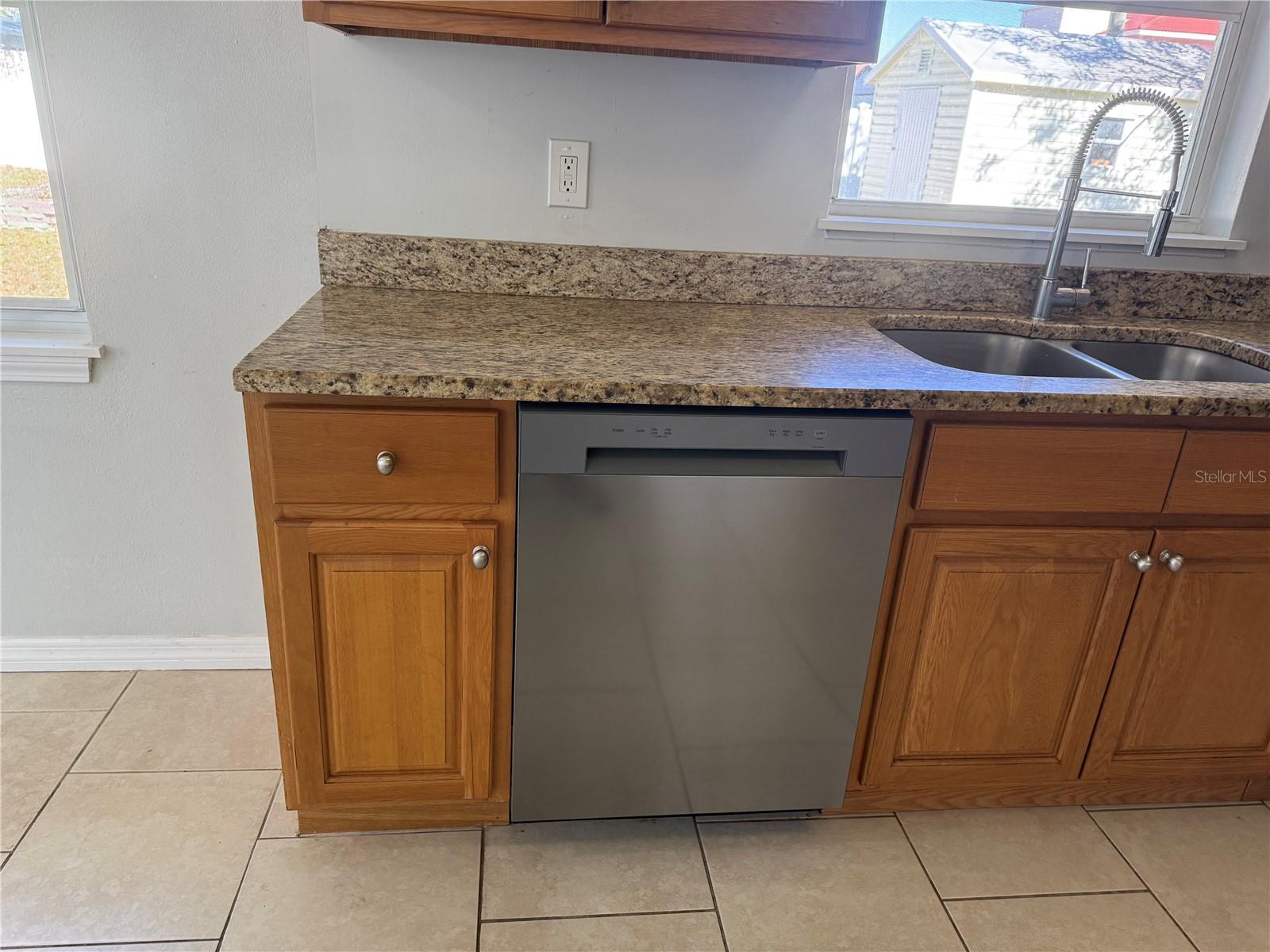 Image 8 of 14 For 4310 7th Avenue W