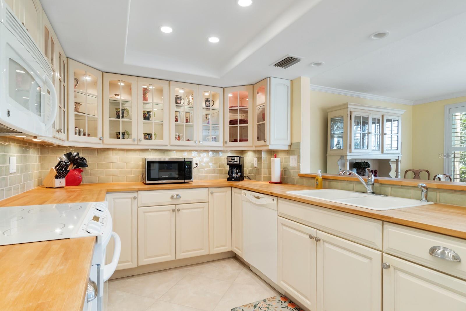 Image 10 of 63 For 8767 Midnight Pass Road 101f