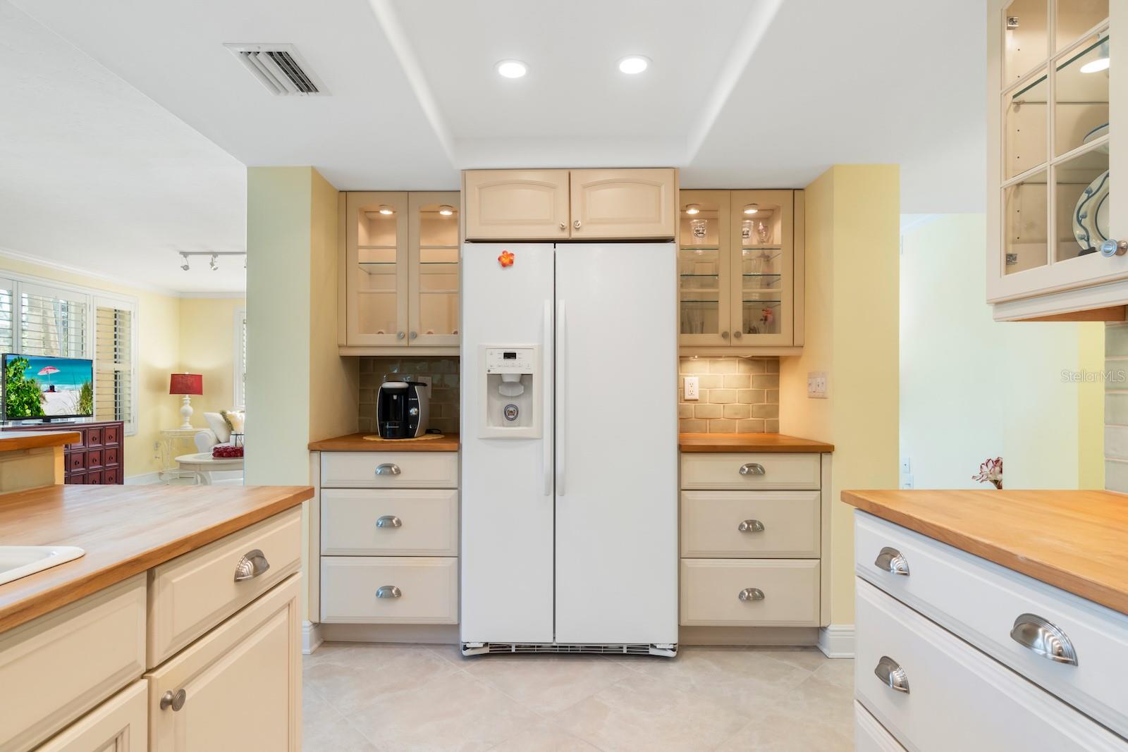 Image 12 of 63 For 8767 Midnight Pass Road 101f