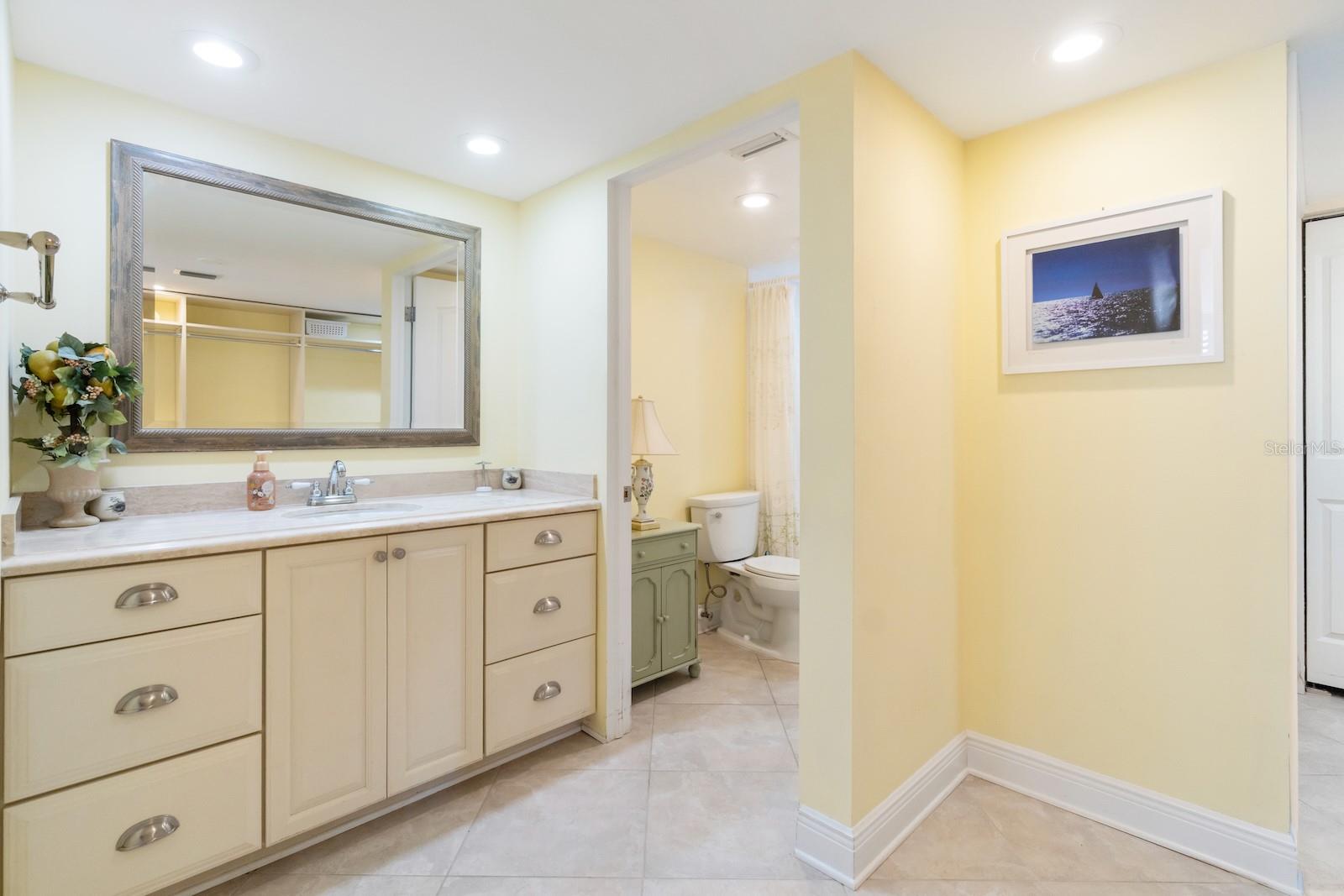 Image 21 of 63 For 8767 Midnight Pass Road 101f