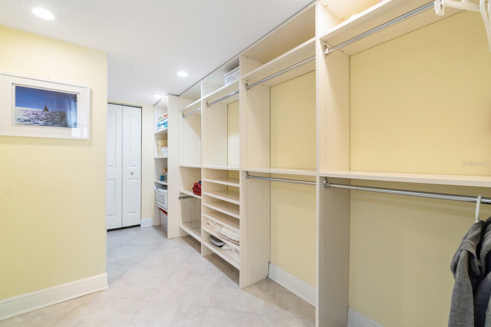 Image 22 of 63 For 8767 Midnight Pass Road 101f