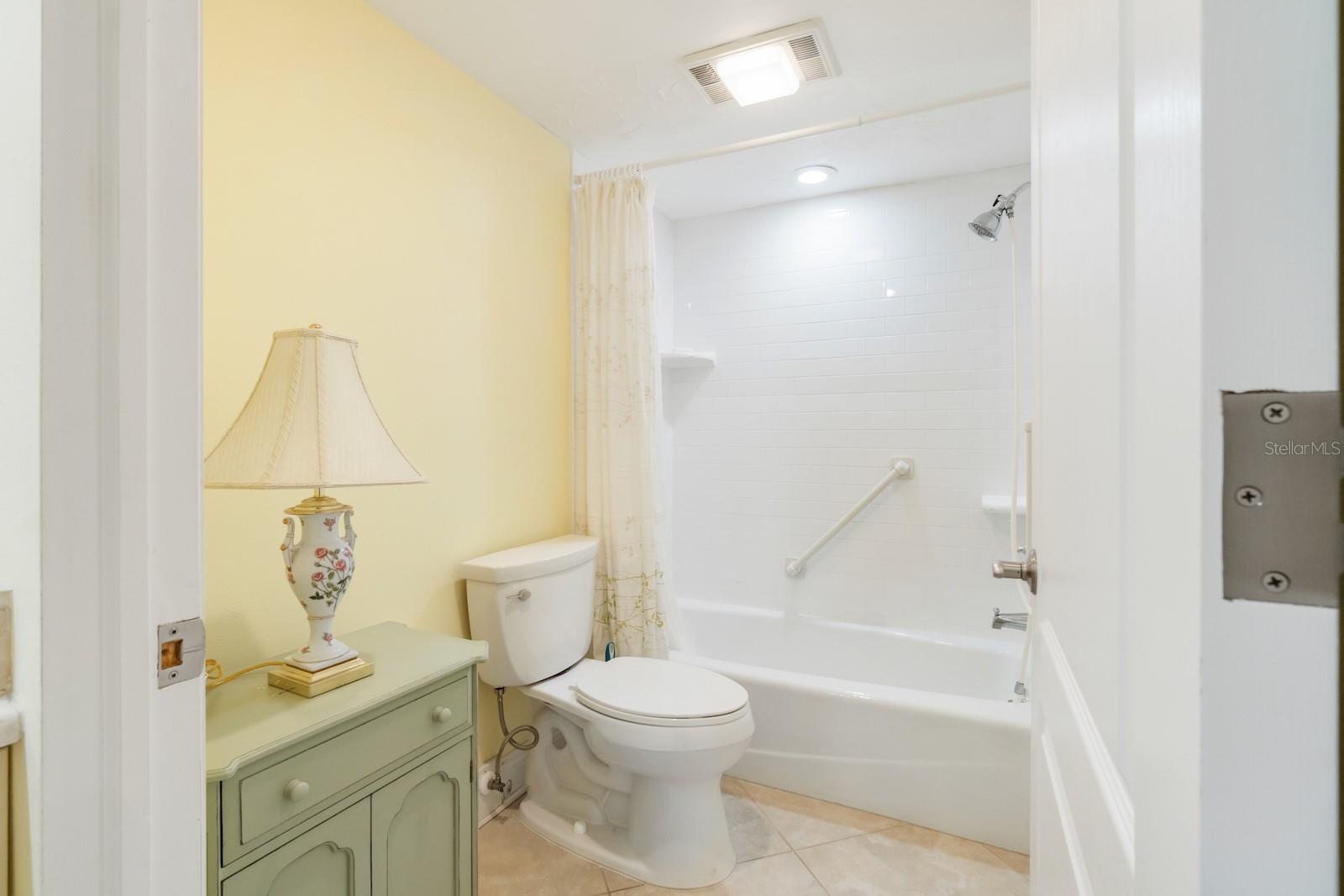 Image 24 of 63 For 8767 Midnight Pass Road 101f