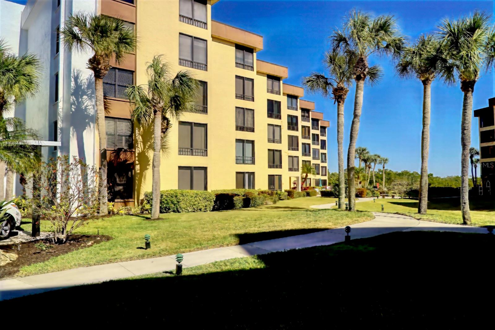 Image 35 of 63 For 8767 Midnight Pass Road 101f