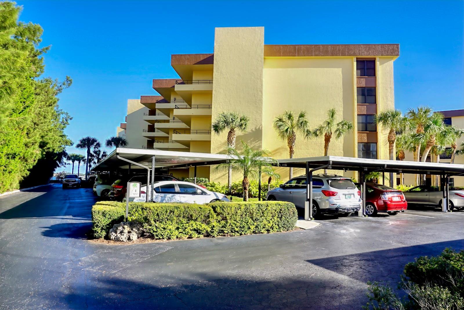 Image 36 of 63 For 8767 Midnight Pass Road 101f