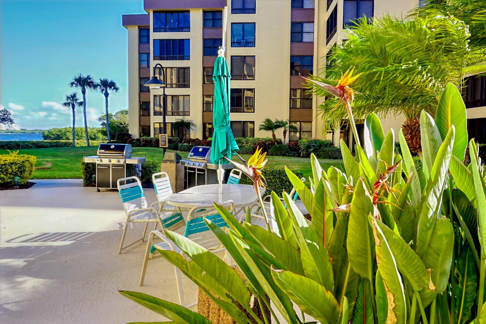 Image 37 of 63 For 8767 Midnight Pass Road 101f