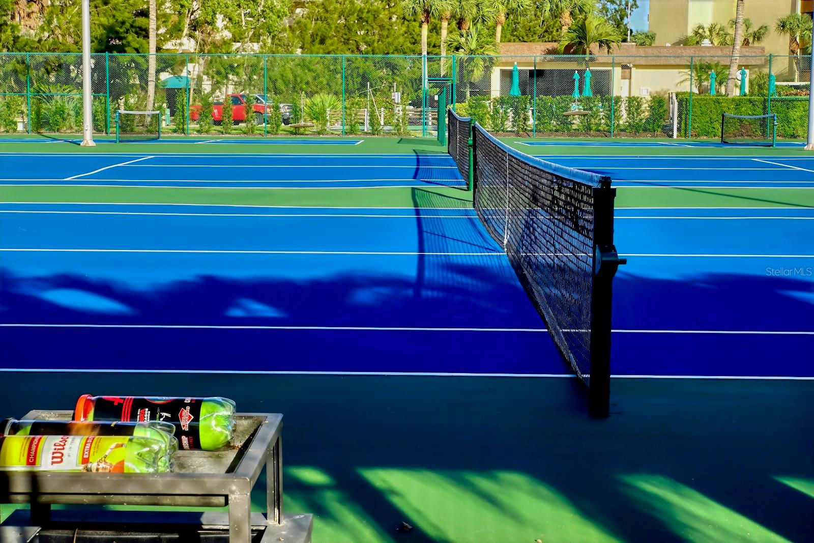 Image 44 of 63 For 8767 Midnight Pass Road 101f