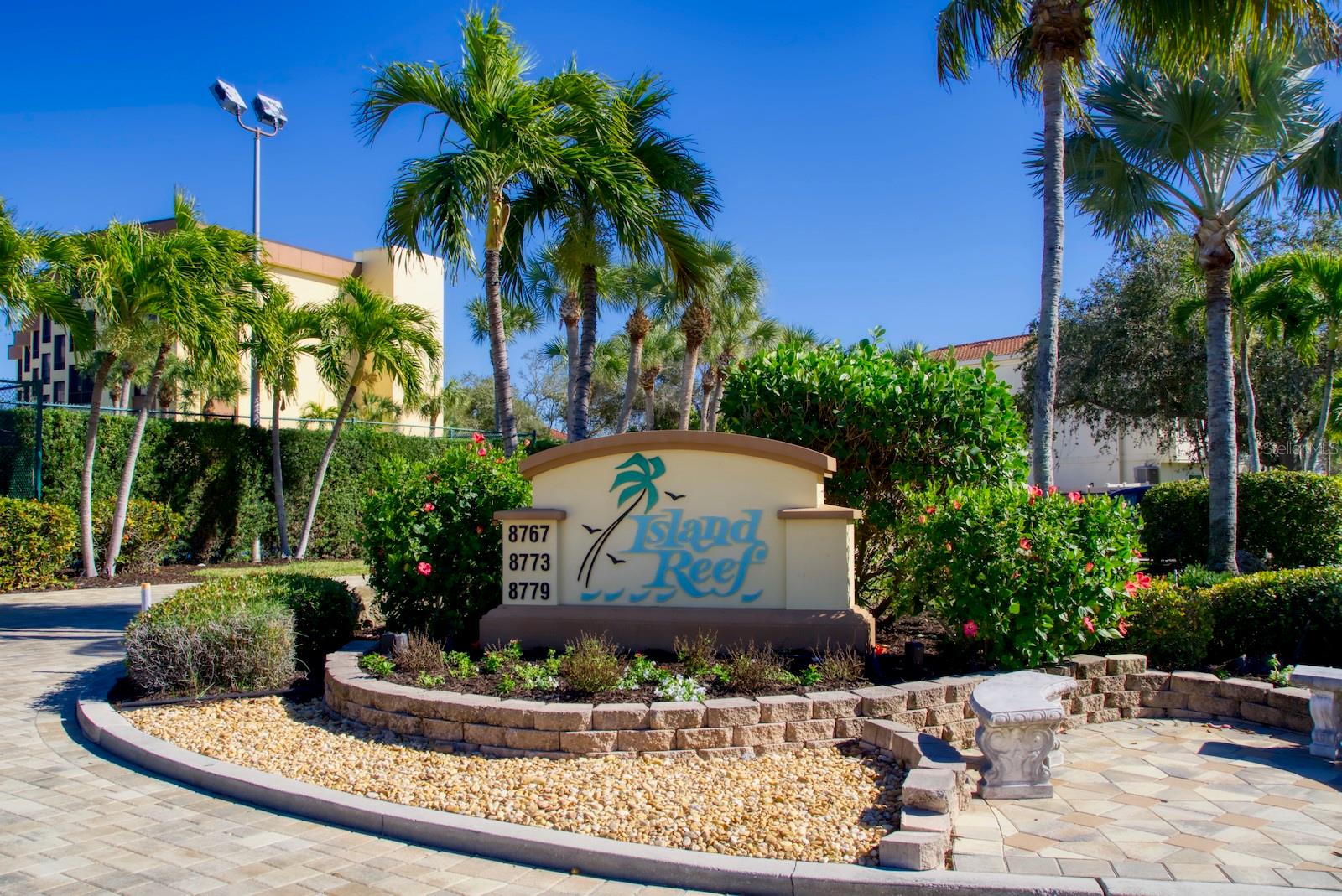 Image 46 of 63 For 8767 Midnight Pass Road 101f