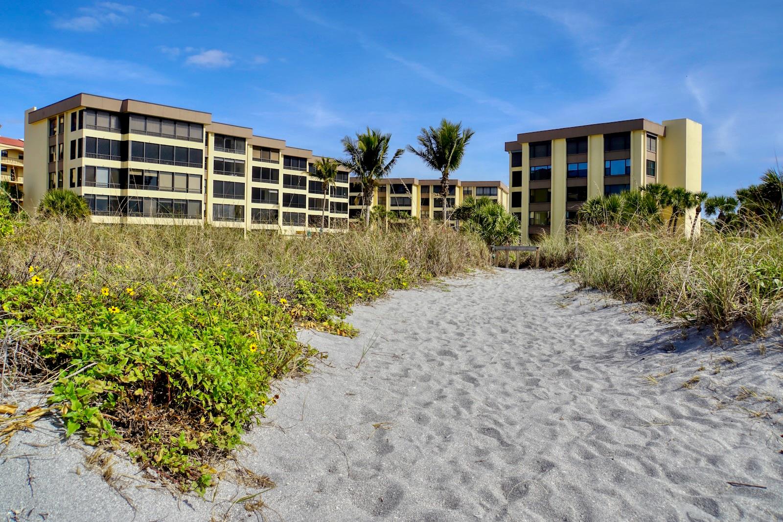 Image 48 of 63 For 8767 Midnight Pass Road 101f