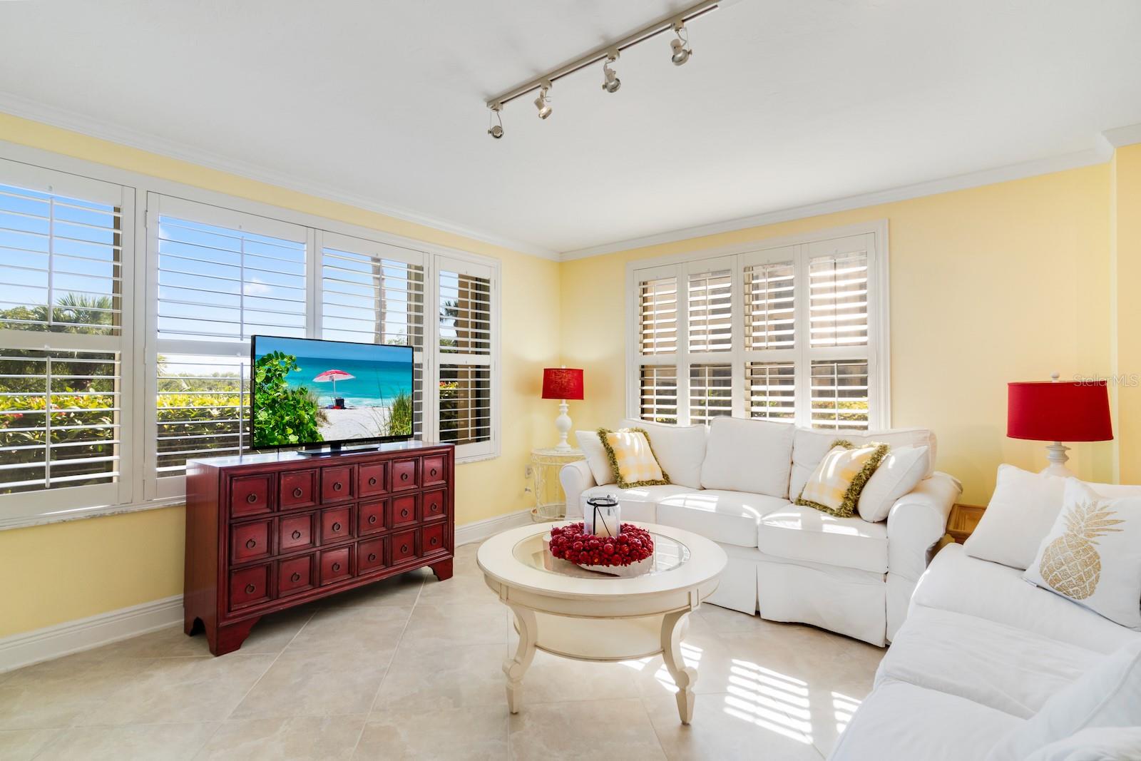 Image 6 of 63 For 8767 Midnight Pass Road 101f