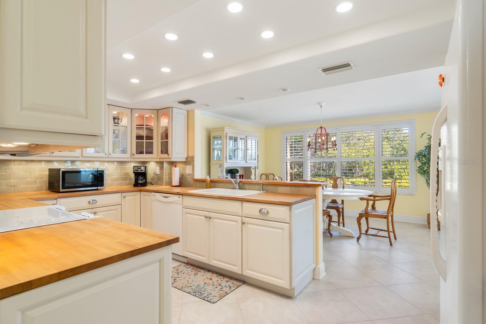 Image 8 of 63 For 8767 Midnight Pass Road 101f