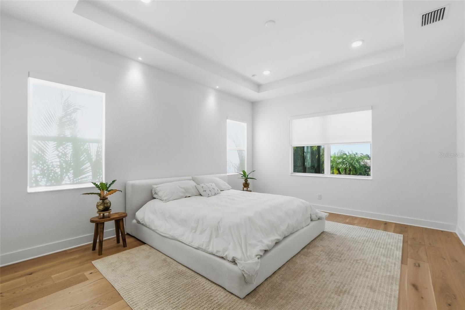 Image 21 of 46 For 7982 Redonda Loop