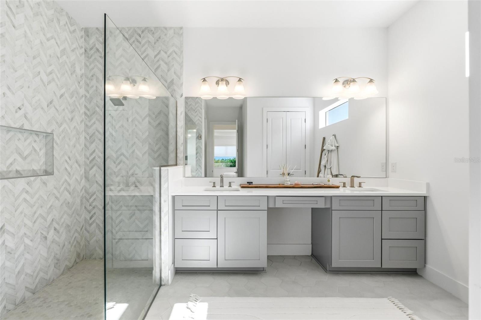 Image 23 of 46 For 7982 Redonda Loop