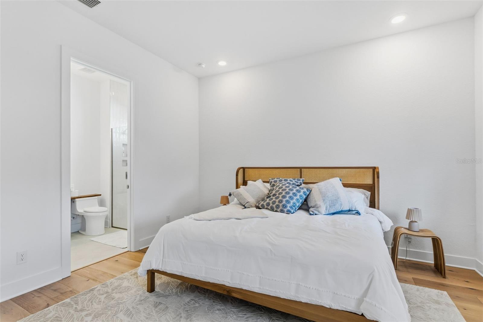 Image 30 of 46 For 7982 Redonda Loop