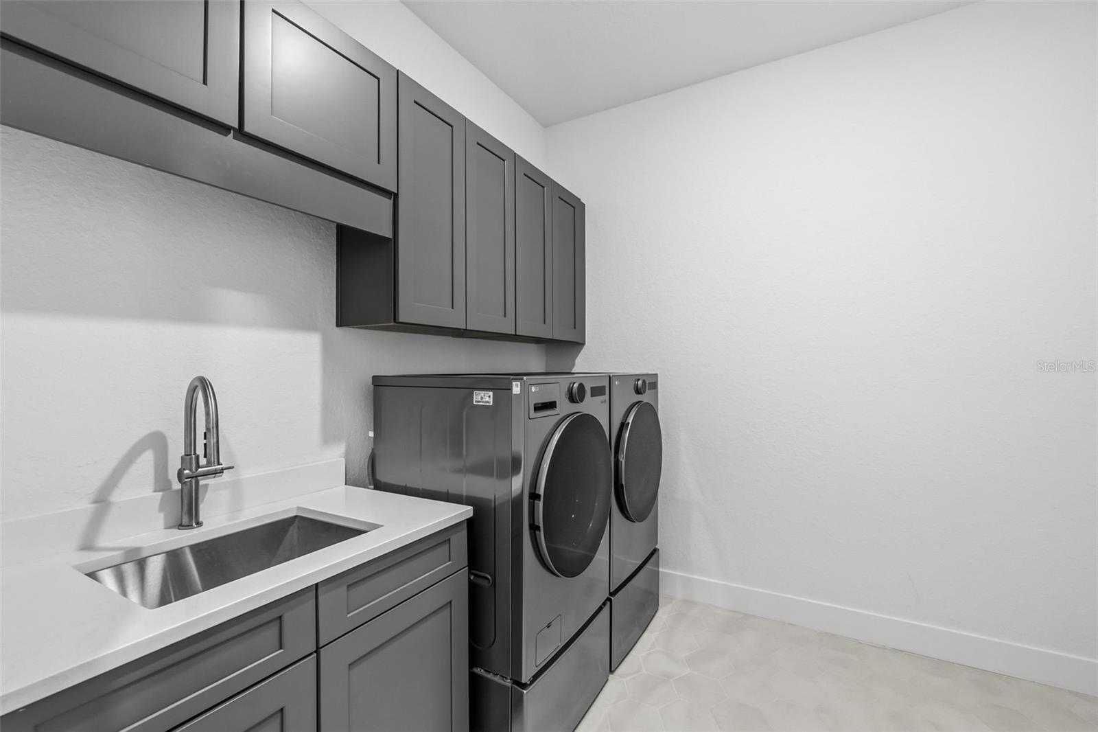 Image 33 of 46 For 7982 Redonda Loop