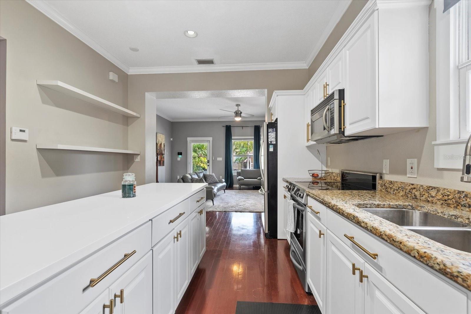 Image 11 of 25 For 412 Amelia Avenue