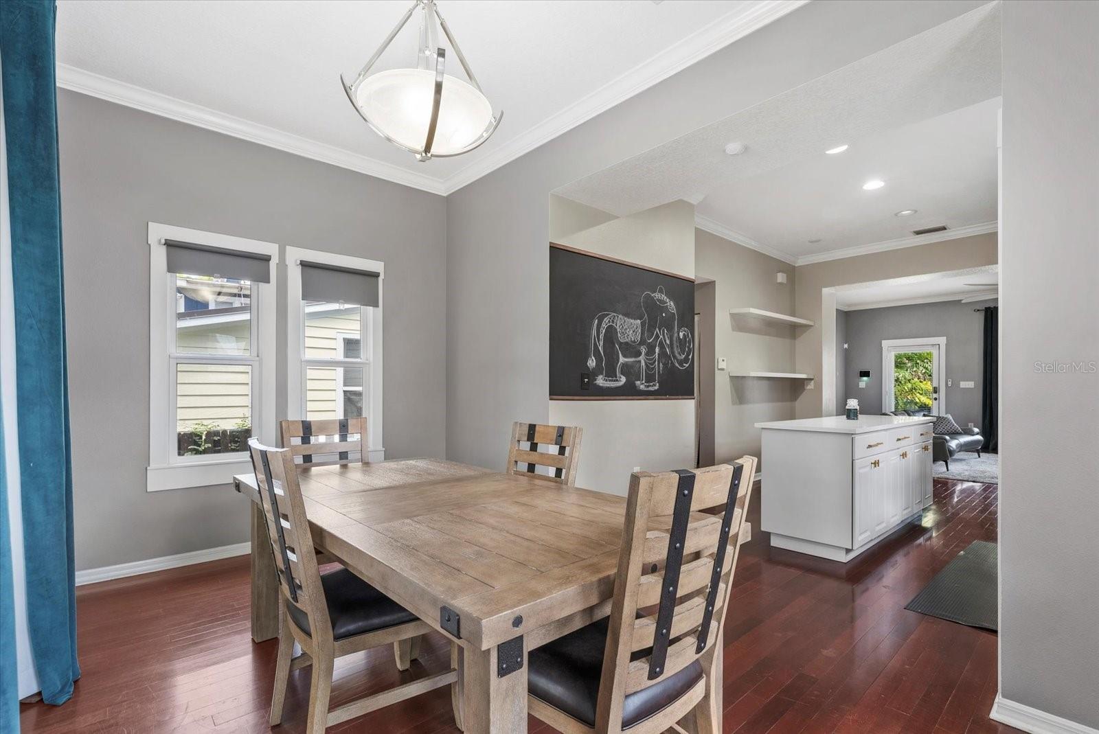 Image 12 of 25 For 412 Amelia Avenue