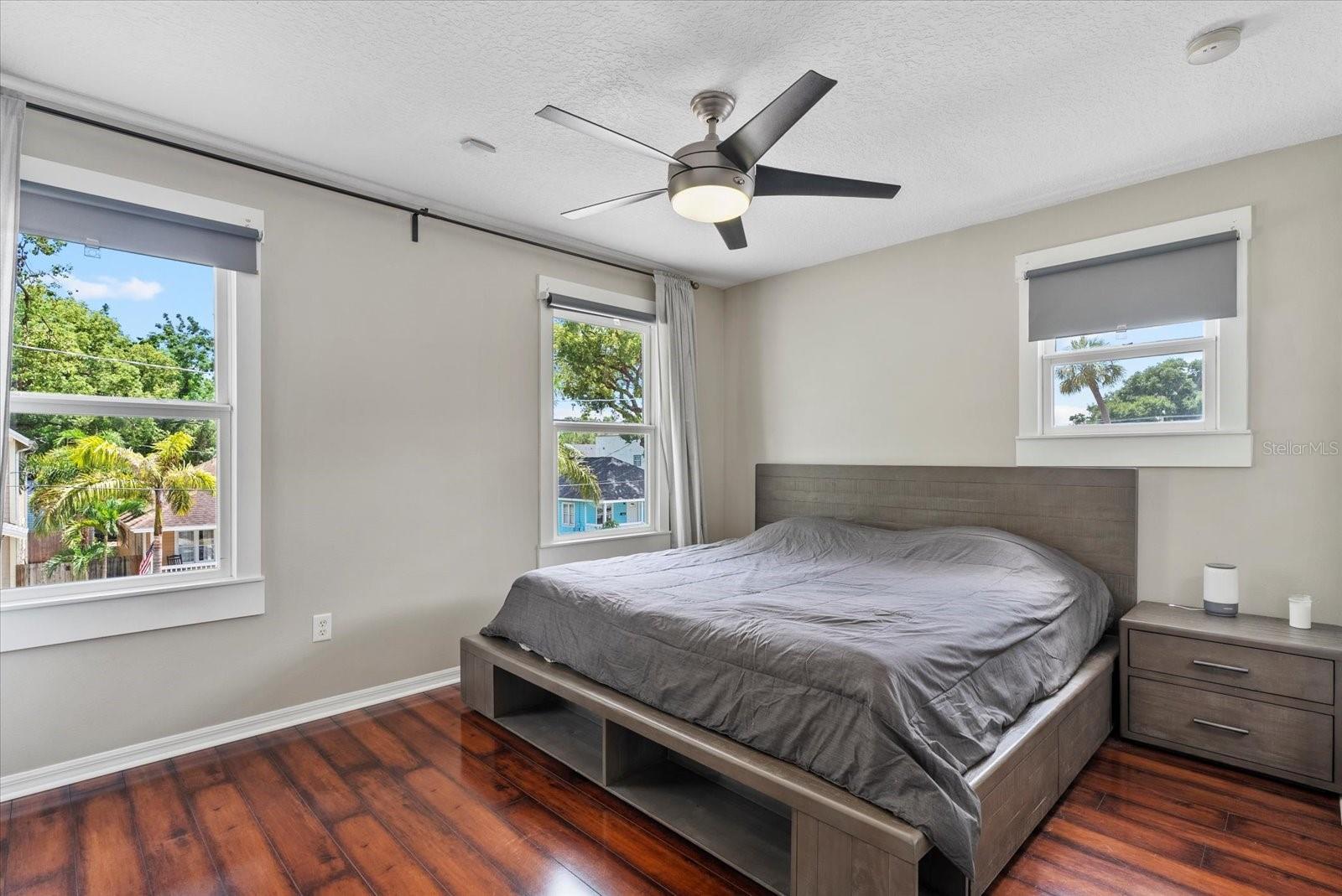 Image 17 of 25 For 412 Amelia Avenue