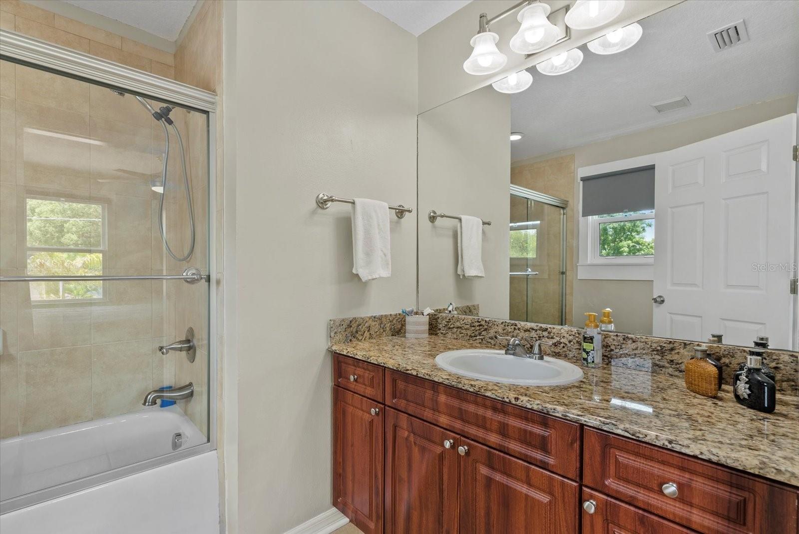 Image 19 of 25 For 412 Amelia Avenue