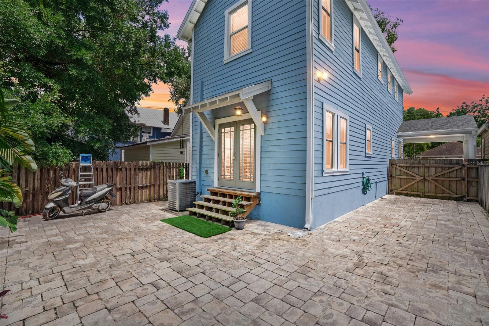 Image 20 of 25 For 412 Amelia Avenue